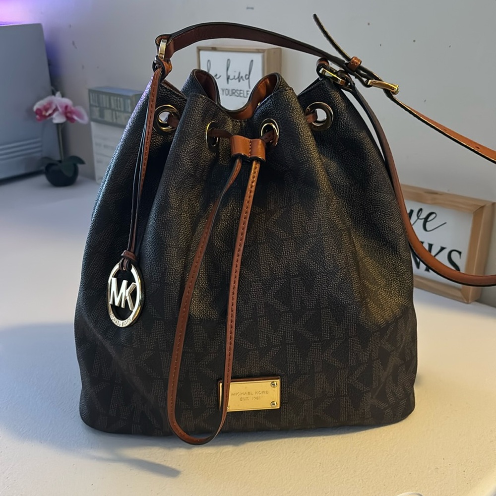 New Michael Kors Large drawstring bucket bag